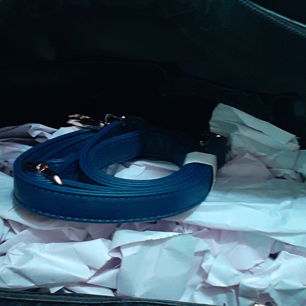 Blue and Black two-tone purse. - Picture 3 of 4